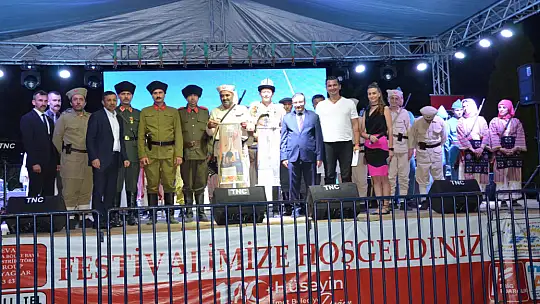 Emetli Zeynep Bacı Tiyatral Gösterisi Duygulandırdı