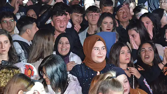 Emet Belediyesi Cumhuriyet Bayramı Haftasında Gençleri Konserde Buluşturdu