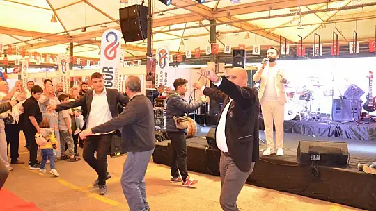 İzmir'de Gazi Emet Rüzgarı Esti