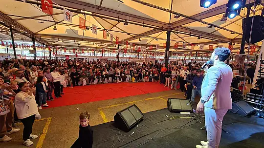 İzmir'de Gazi Emet Rüzgarı Esti