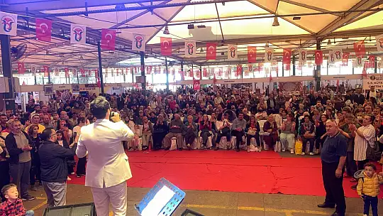 İzmir'de Gazi Emet Rüzgarı Esti