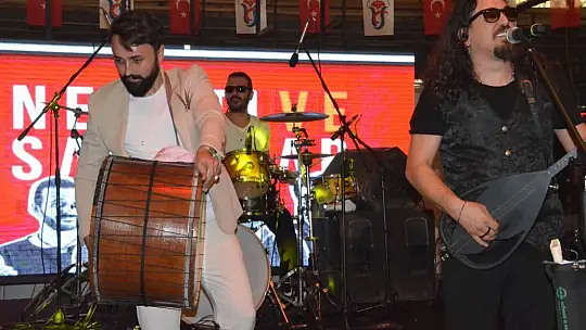 İzmir'de Gazi Emet Rüzgarı Esti