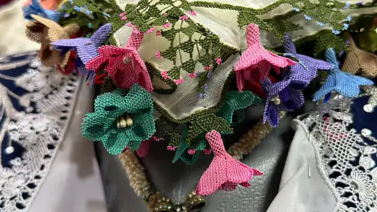 Emet Halk Eğitim 261 Kursta 5835 Kursiyere Belge Verdi