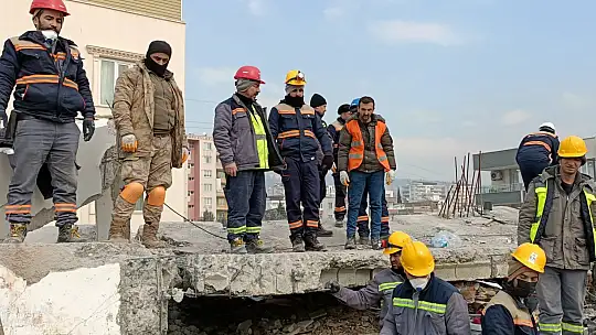 Emet Ekipleri Günde 1500 Kişiye 3 Öğün Yemek Veriyor