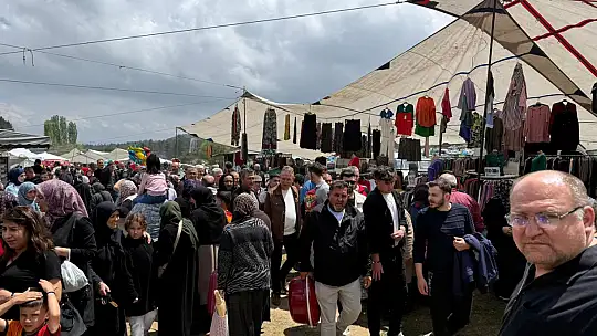 6841 Araç Katıldı 25Bin İnsan Bahar Şenliğinde Buluştu