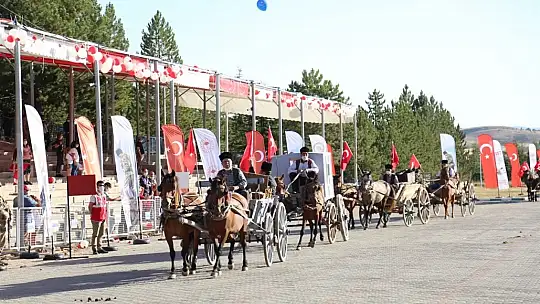 Bakan Kasapoğlu' Törenler İptal Diyenler Kütahya'ya Baksın'