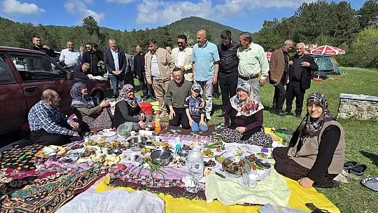 6841 Araç Katıldı 25Bin İnsan Bahar Şenliğinde Buluştu