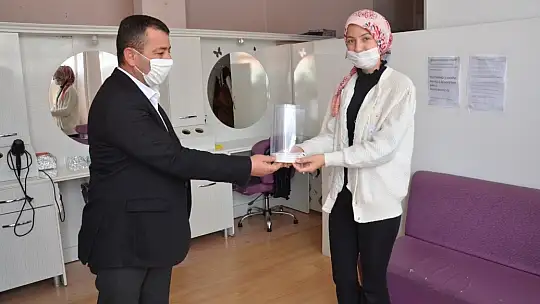 Emet Belediyesinden Berber Ve Kuaförlere UV Sterilize Makinaları