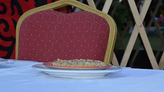 Gürpınarda Çıkan Yangında 2 Katlı Ev Yandı