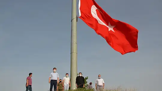 19 Mayısta Emet Bayrak Tepeye 101 M2'lik Dev Türk Bayrağı
