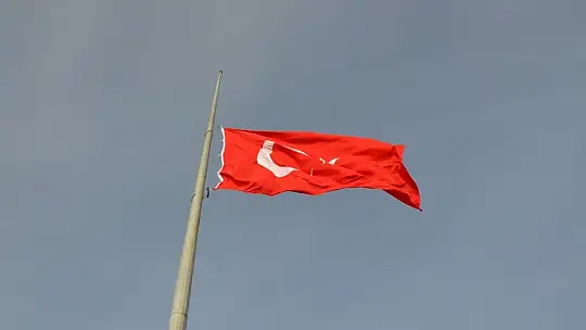 19 Mayısta Emet Bayrak Tepeye 101 M2'lik Dev Türk Bayrağı