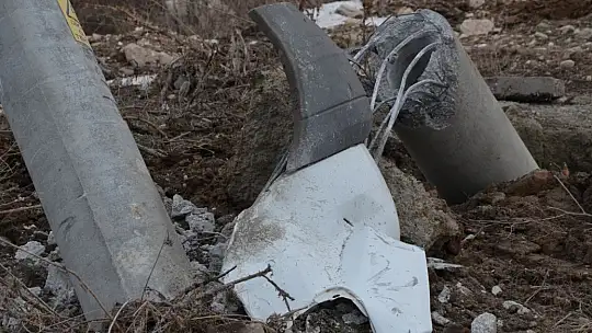 Beton Direk Uçuruma Yuvarlanmasını Engelledi 2 Yaralı
