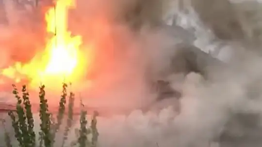 Dar Sokakta Çıkan Yangın Mahalleliyi Korkuttu