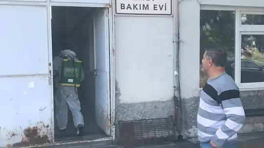 Emet Belediyesi Resmi Kurum ve İşyerlerini Dezenfekteye Devam Ediyor