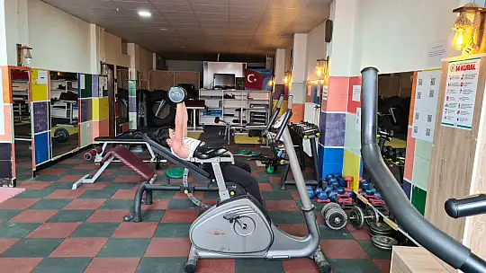 Hanımlar Günde, Gençler Sporda Belediye Sosyal Tesislerinde Buluşuyor