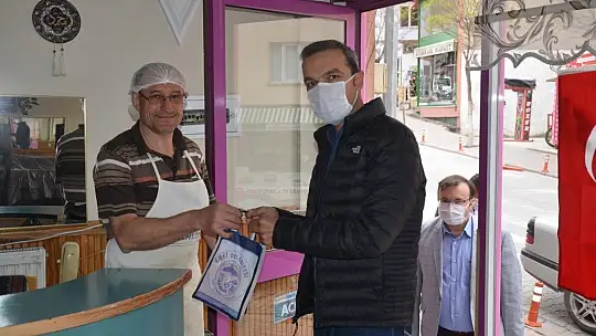 Ulusal Egemenliğin 100.Yılında Emet Belediyesinden Tüm Esnaflara Bayrak