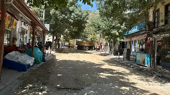 Emet'te altyapı çalışmaları çarşı merkezine girdi