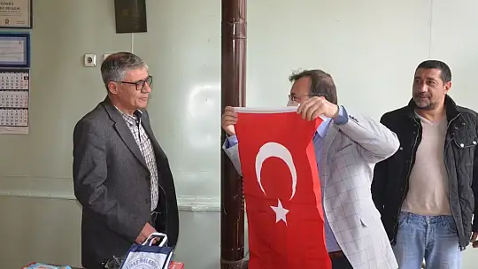 Ulusal Egemenliğin 100.Yılında Emet Belediyesinden Tüm Esnaflara Bayrak