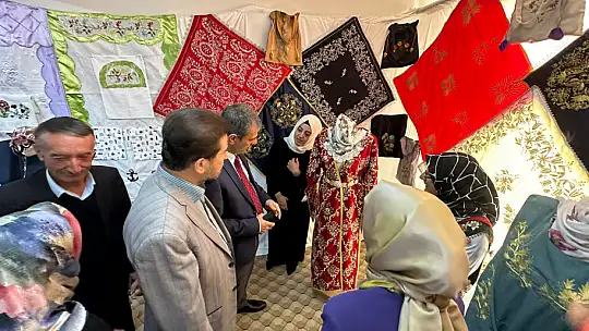 Gürpınar'da 26 Kursiyer Eserlerini Sergiledi