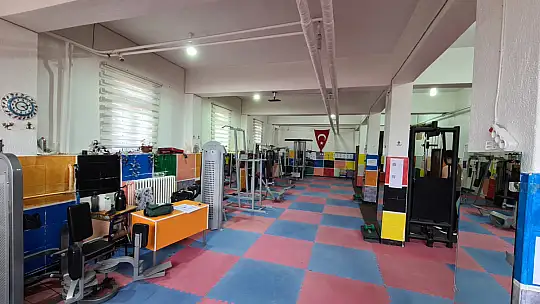 Hanımlar Günde, Gençler Sporda Belediye Sosyal Tesislerinde Buluşuyor