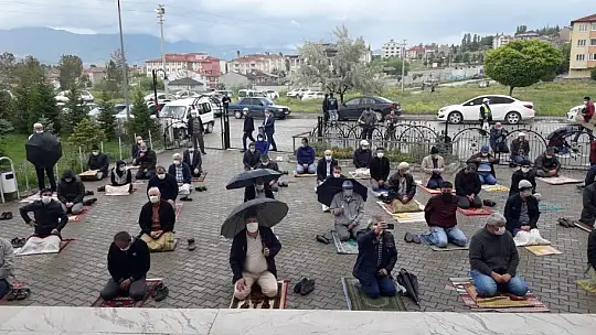 Emet İlçesinde Fetih Gününde 10 Hafta Sonra İlk Cuma Namazı