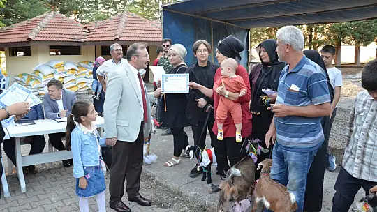 Emet'te oğlaklar podyuma çıktı