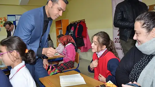Emet'te Kitap Kampanyasına Yoğun Katılım Sürüyor