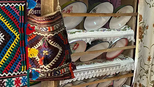 Gürpınar'da 26 Kursiyer Eserlerini Sergiledi