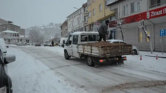Emet'te Yoğun Kar Yağışı Tüm Ekipleri Alarma Geçirdi
