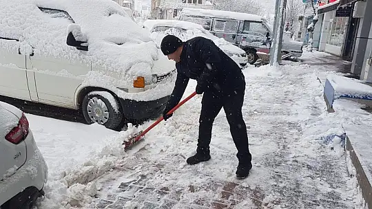 Emet'te Yoğun Kar Yağışı Tüm Ekipleri Alarma Geçirdi