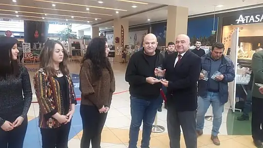 10 Ocakta Protokol Çalışan Gazeteciler İçin Fotoğraf Maiknalarının Başına Geçti