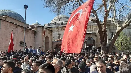Şehidimizi 20 Bin Kişi Uğurladı