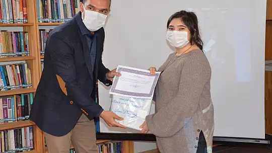 65 Yaşında Kütüphanenin sürekli Okuyucuları Arasında Yer aldı