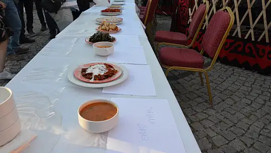 Gürpınarda Çıkan Yangında 2 Katlı Ev Yandı