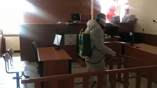 Emet Belediyesi Resmi Kurum ve İşyerlerini Dezenfekteye Devam Ediyor