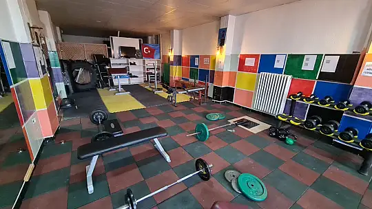 Hanımlar Günde, Gençler Sporda Belediye Sosyal Tesislerinde Buluşuyor