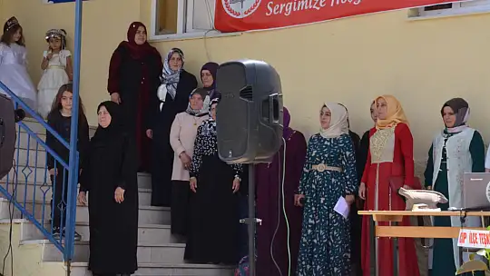Gürpınar Köyünde El ve Göz Emeği Eserler Sergilendi.