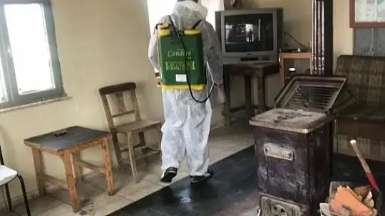 Emet Belediyesi Resmi Kurum ve İşyerlerini Dezenfekteye Devam Ediyor