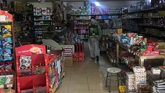 Emet Belediyesi Resmi Kurum ve İşyerlerini Dezenfekteye Devam Ediyor