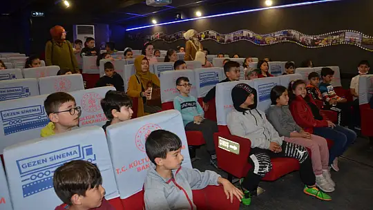 Emet'te Çocuklar Sinema Şenliğinde Eğlendi
