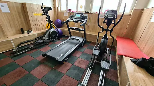 Hanımlar Günde, Gençler Sporda Belediye Sosyal Tesislerinde Buluşuyor
