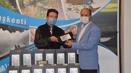 Emet Belediyesinden Uzaktan Eğitime Destek 100 Tablet