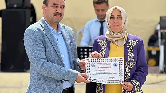 Gürpınar'da 26 Kursiyer Eserlerini Sergiledi