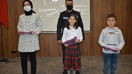 24 Kasım Öğretmenler günü Emet'te yoğun programlarla kutlandı.