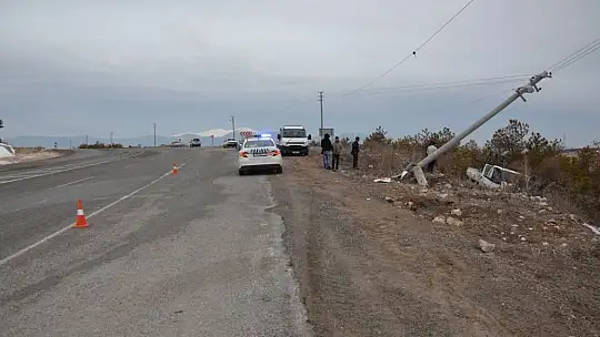 Beton Direk Uçuruma Yuvarlanmasını Engelledi 2 Yaralı