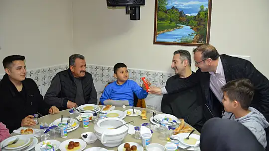 Emet'te depremzede ailelere iftar yemeği