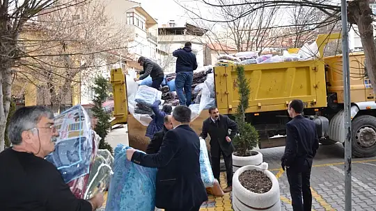 Deprem Mağdurları İçin Toplanan Yardımlar AFAD'a Ulaştırıldı