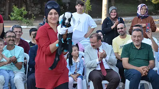 Emet'te oğlaklar podyuma çıktı