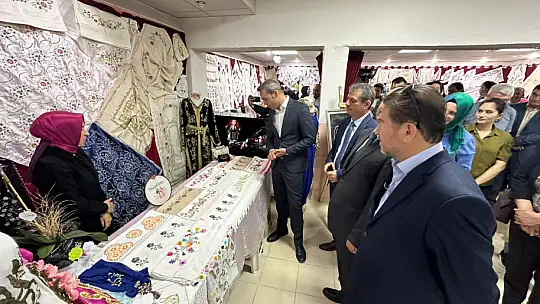 Emet Halk Eğitim 261 Kursta 5835 Kursiyere Belge Verdi