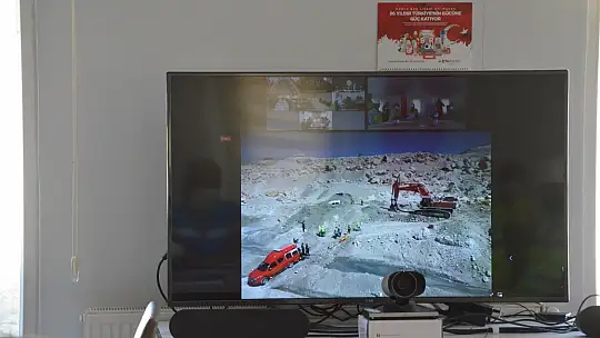 Emetbor'da Gerçeği Aratmayan Tatbikatta Göçük Altında Kalan Minibüs ve İşçiler Kurtarıldı